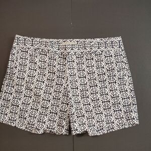 Banana Republic Black and White Geometric Women's Shorts